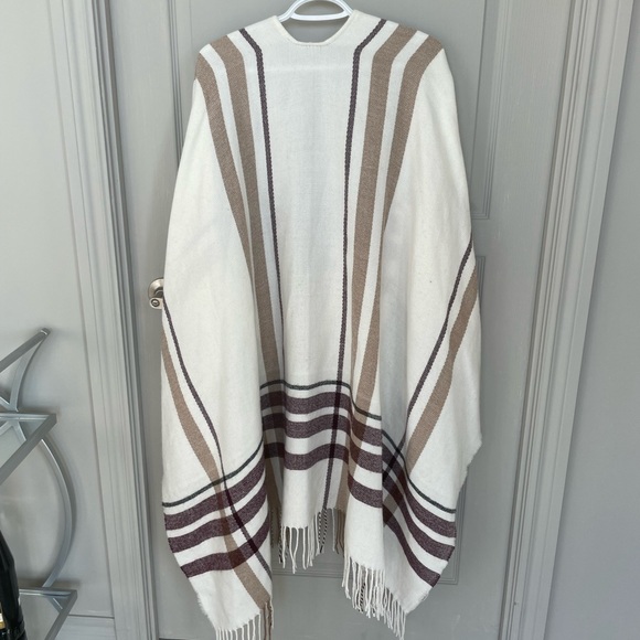 Dynamite poncho - Picture 2 of 7